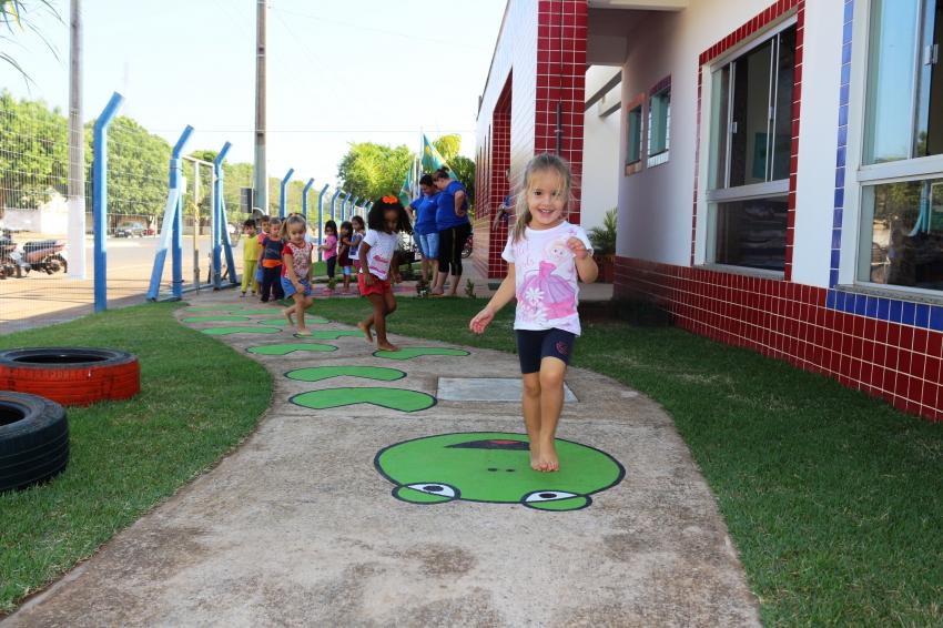 Projeto Brinquedos e Brincadeiras CMEI Vovó Camilo Amarelinhas 