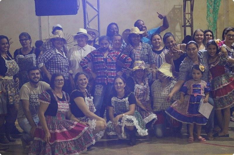 Escola Municipal Aloízio Jacob Webler realiza grandiosa festa junina