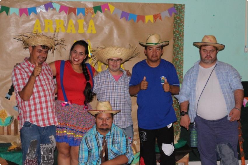 Arraiá da APAE promove interação entre alunos e comunidade escolar