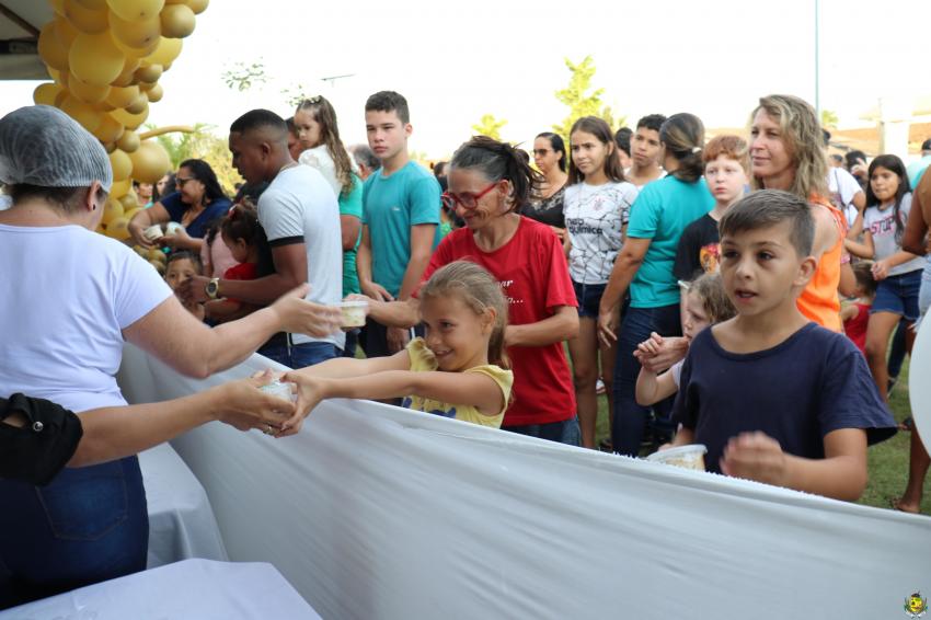 Entrega do Bolo de Aniversário de Vera 