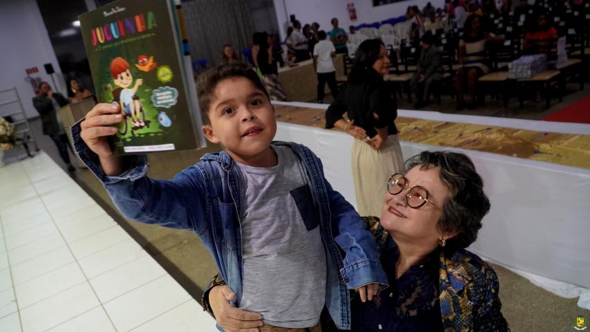Noite de Autógrafos dos alunos da Escola Aloizio