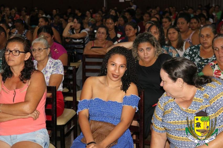 Reunião dos beneficiários do Novo Bolsa Família em Vera