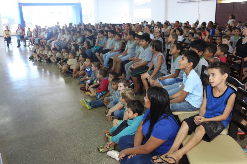 Alunos de escolas municipais de Vera participam de peça teatral