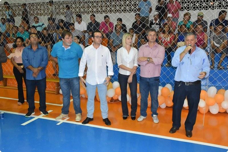 Administração Municipal entregou à população verense Ginásio de Esportes totalmente reformado